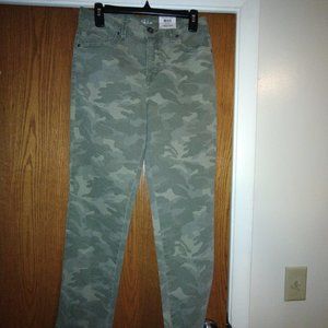 NWT/ STYLE & CO. CAMO FEVER, HIGHRISE, STRAIGHT LEG, WOMEN SIZE/8P, STRECHY JEAN
